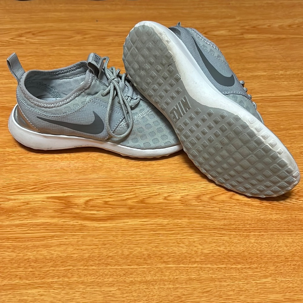 Nike Women’s Juvenate